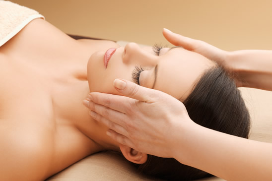 Masaje y limpieza facial