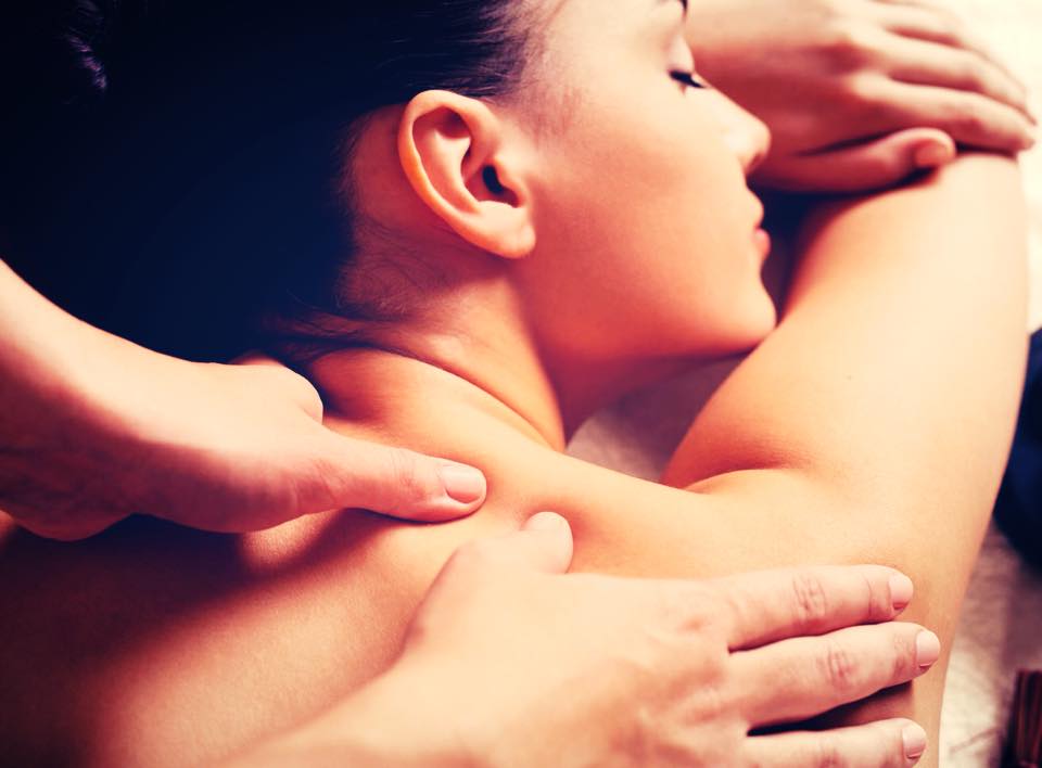 Beneficios del masaje descontracturante para cuello y espalda
